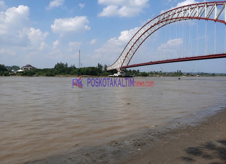 Kemarau Bikin Sungai Mahakam Surut, Debit Air ke Pelanggan PDAM Turun