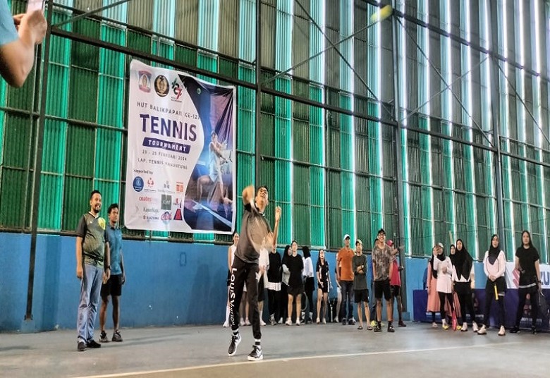Wali Kota Rahmad Mas’ud Buka Turnamen Tenis Gembira 2024