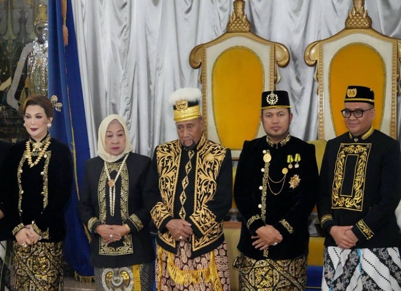 Gubernur Rudy Hadiri Bepelas Malam Terakhir Erau Adat Kutai 2026