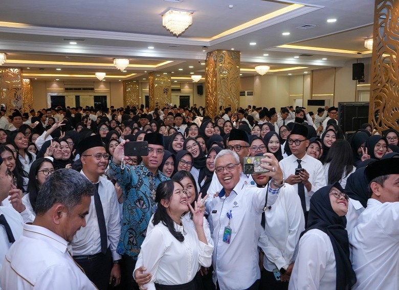 Menaker Lantik 976 ASN, Tekankan Semangat Belajar, Integritas, dan Kekompakan