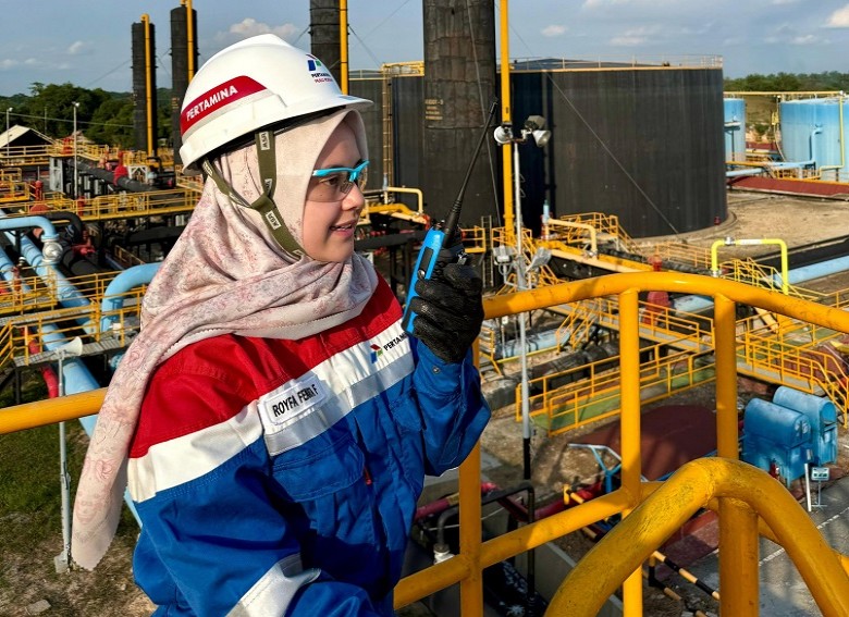 Perempuan di Garda Depan Energi Nasional: Kisah Tangguh dari Laut dan Daratan