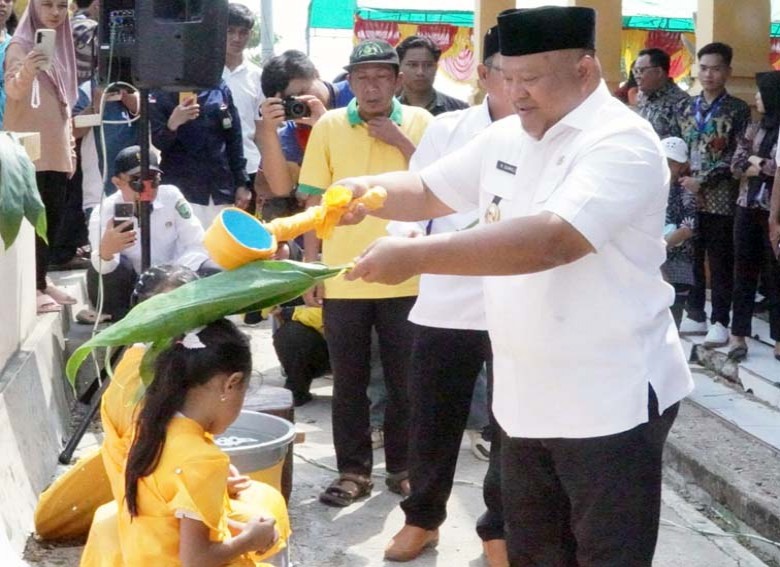 Di Tengah Derasnya Arus Modernisasi, Masyarakat Talisayan Tetap Menjaga Tradisi “Tulak Bala Buang Naas” sebagai Warisan Adat Bahari