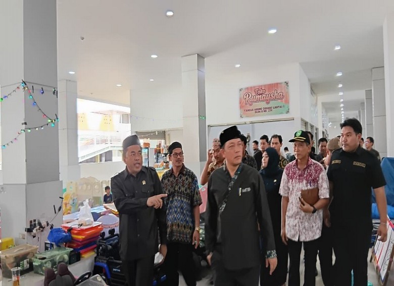 Jawab Keluhan Masyarakat, Ketua DPRD Kukar Minta Beban Pedagang di Pasar TAS Diringankan