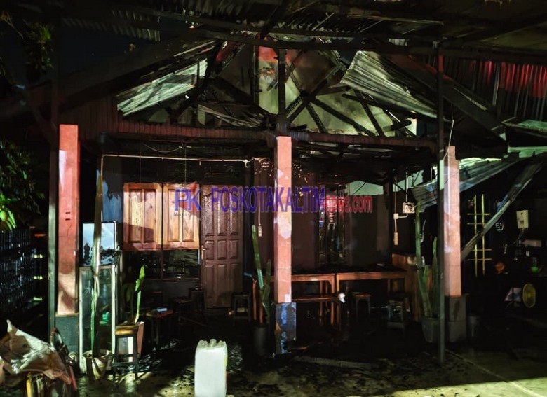 Pencucian Motor di Jalan Pesut Tenggarong Dilalap Api
