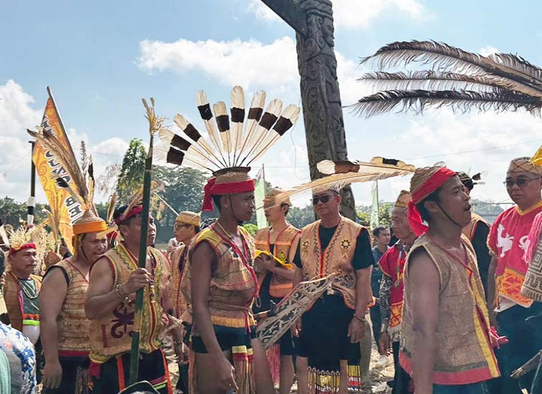 Di Tengah Gempuran Modernisasi, Tumbit Dayak Menolak Kehilangan Jati Diri : Festival Bekudung Betiung Jadi Ruang Merawat Warisan Leluhur